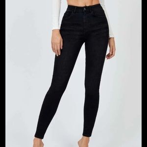 NWOT Black Skinny Jeans Women’s HIGH STRETCH